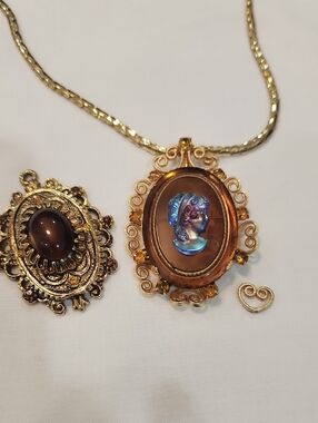 D&E Celebrity NY  Blue Iridescent Cameo And Topaz Pendent